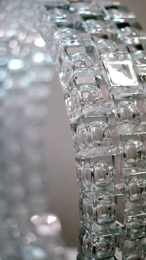 Accueil : portfolio l'absraction: cubes, assemblage modules verre diamant polis,laqués,collés,pièce unique (détail)