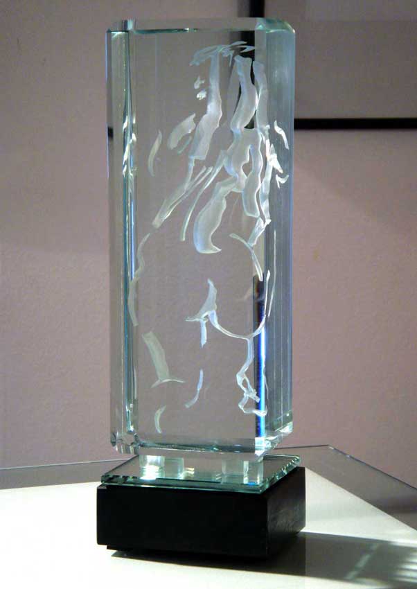 Accueil : portfolio l'humain, le nu, ensemble sculpté et gravé au jet de sable, pièce unique verre,miroir et schiste