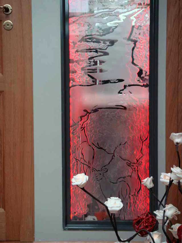 Accueil : portfolio déco,projet 5, écran lumineux séparatif salle de bains dalles de verre gravée bouchardées, pièce unique ,détail (éclairage Mick Loeffel)