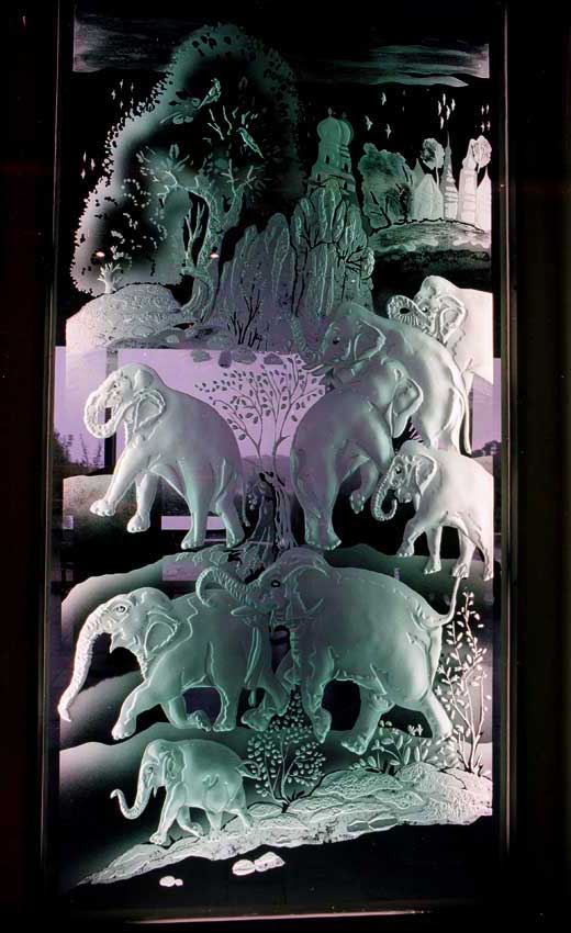 Accueil : portfolio déco,projet 6, écrans lumineux en diptyque dalles de verre gravées éclairées,inspiration miniatures Moghole 16ème siècle, pièce unique